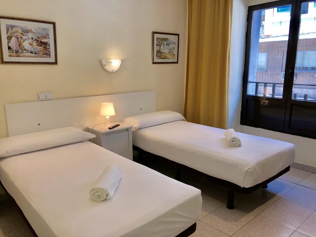 Hostal Arriaza Madrid Exteriör bild