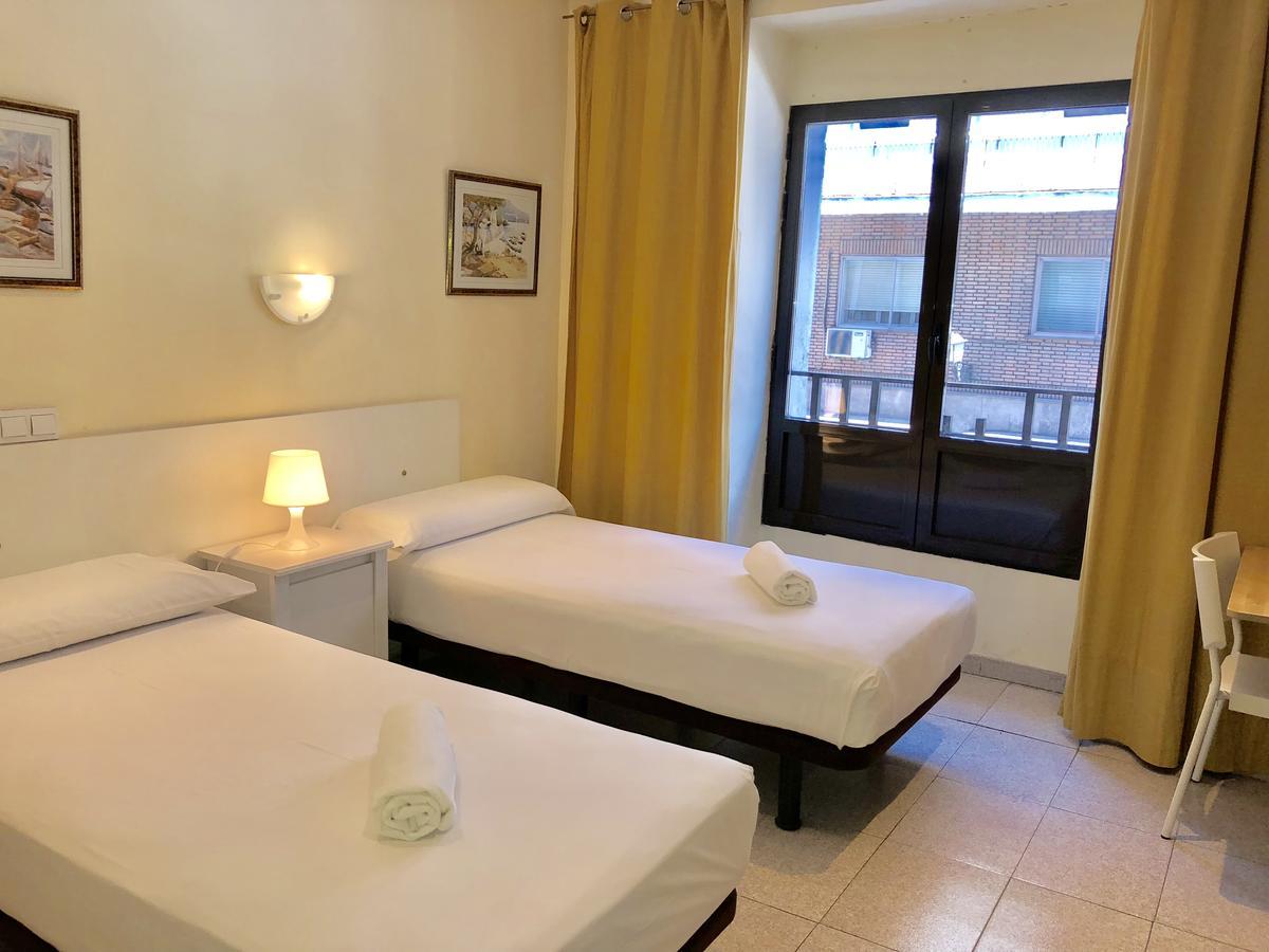 Hostal Arriaza Madrid Exteriör bild