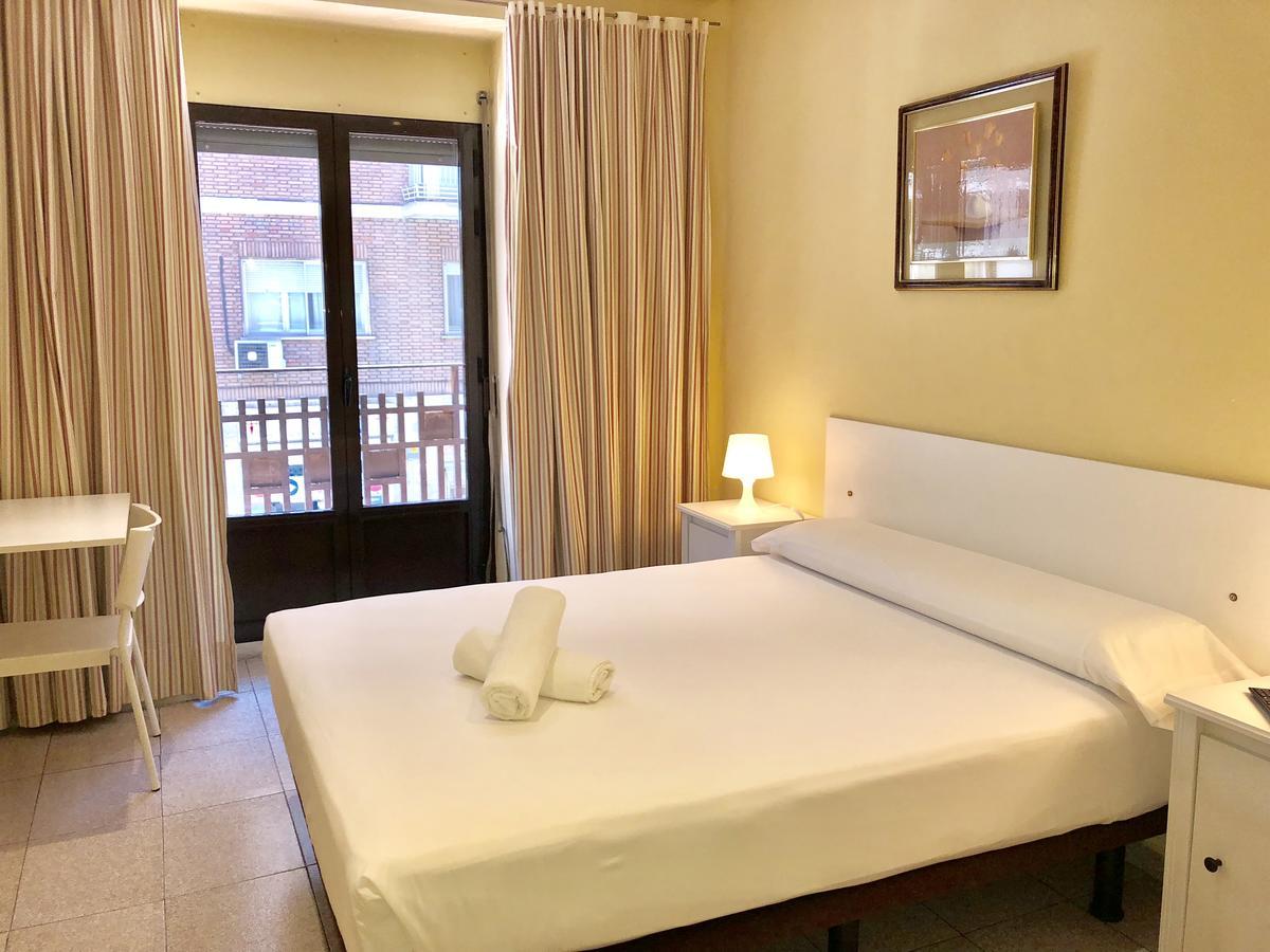 Hostal Arriaza Madrid Exteriör bild