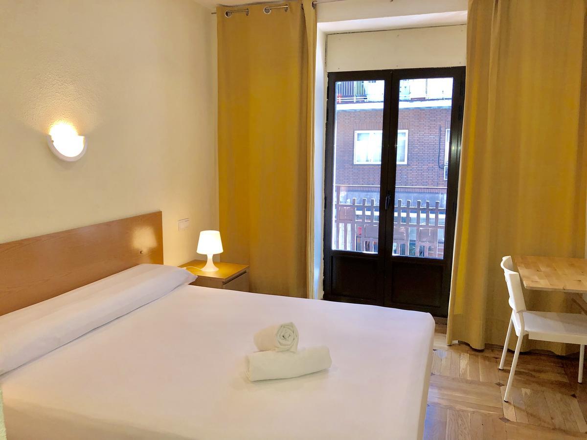 Hostal Arriaza Madrid Exteriör bild