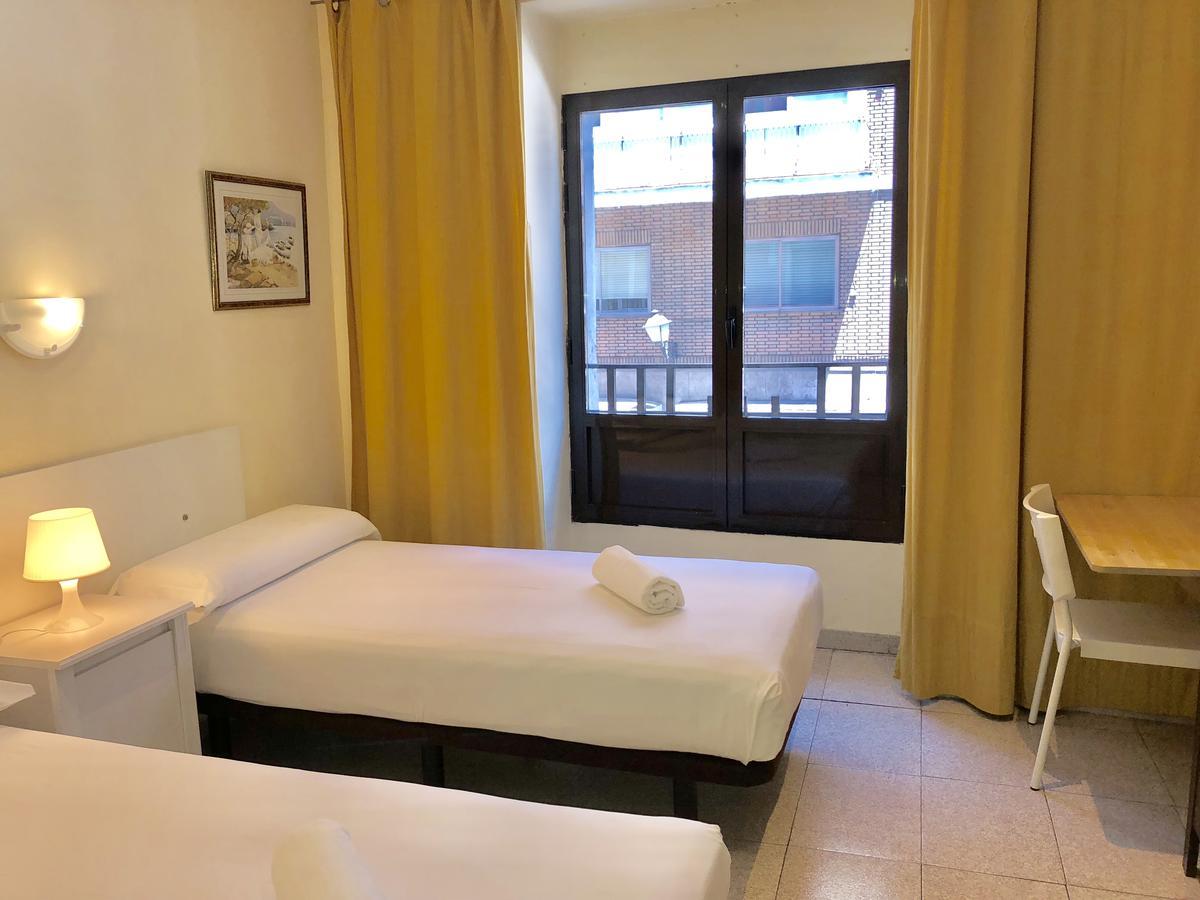 Hostal Arriaza Madrid Exteriör bild
