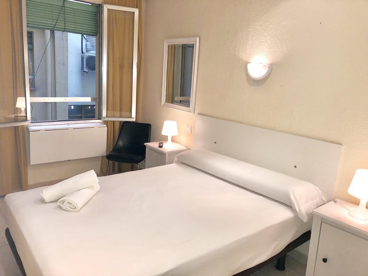 Hostal Arriaza Madrid Exteriör bild