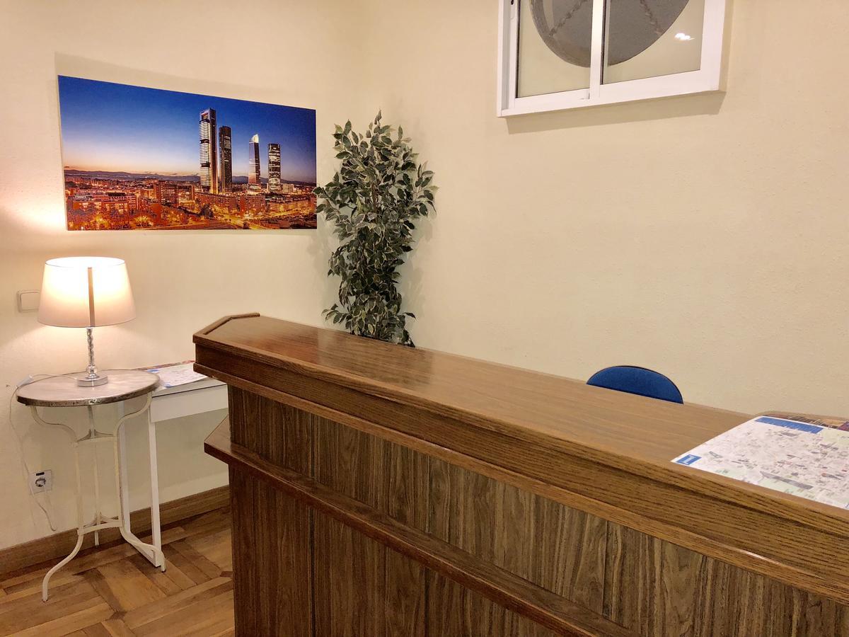 Hostal Arriaza Madrid Exteriör bild