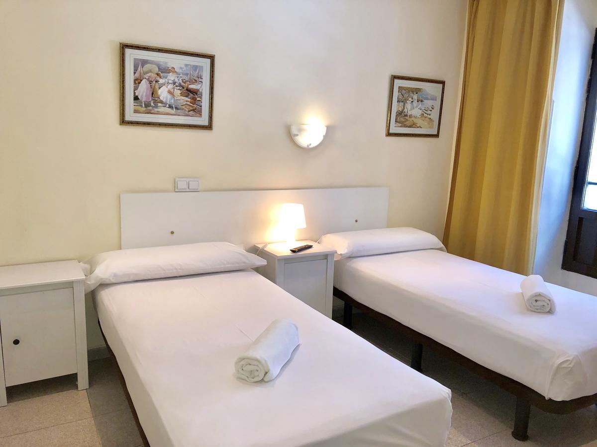 Hostal Arriaza Madrid Exteriör bild