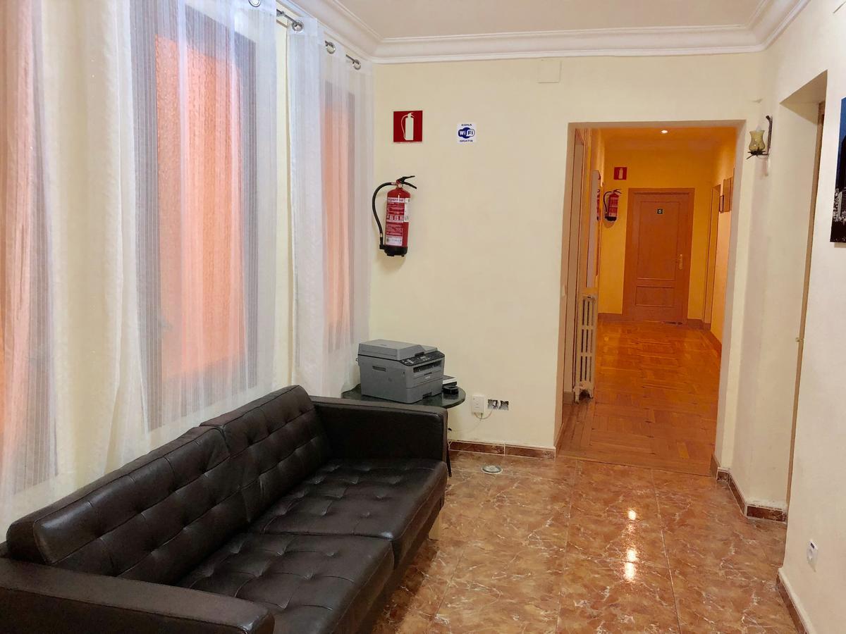 Hostal Arriaza Madrid Exteriör bild