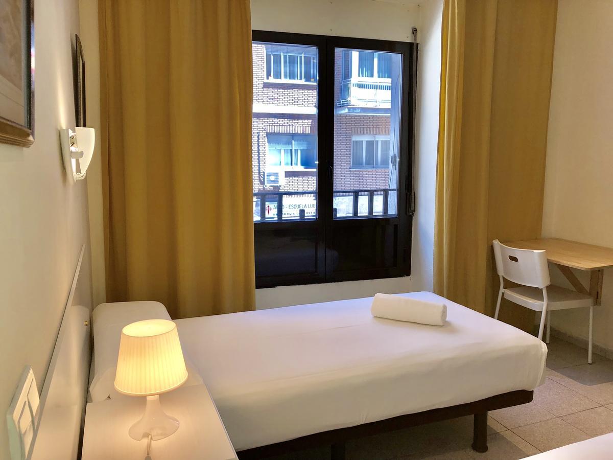Hostal Arriaza Madrid Exteriör bild