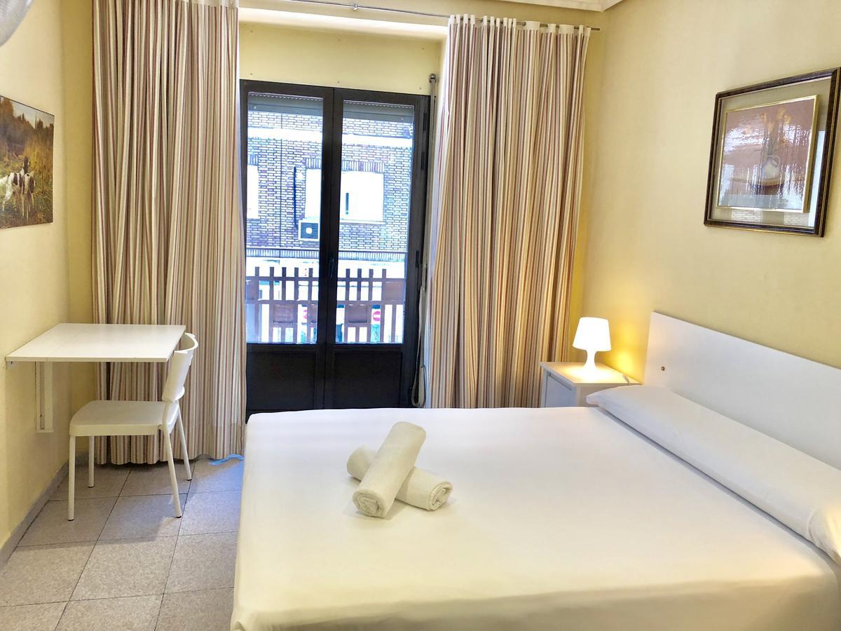 Hostal Arriaza Madrid Exteriör bild