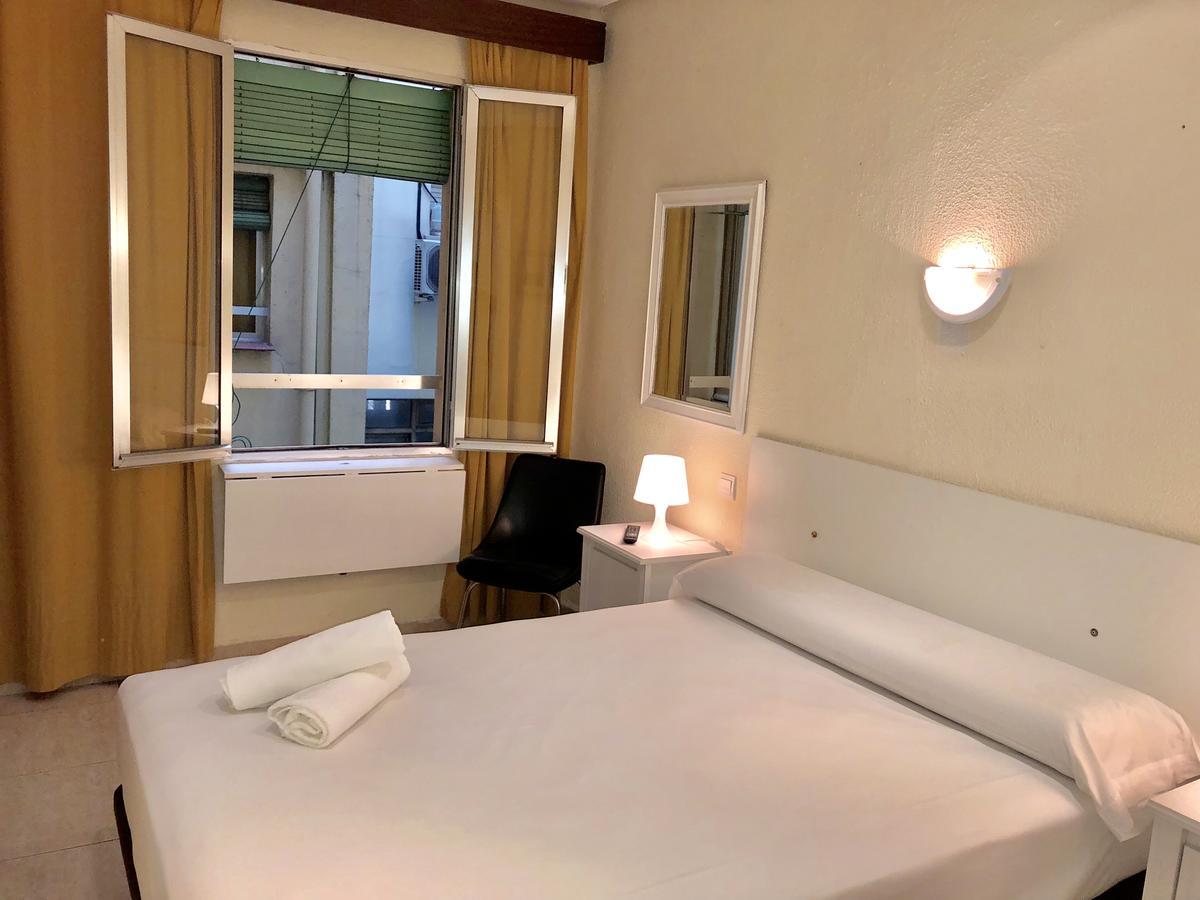 Hostal Arriaza Madrid Exteriör bild