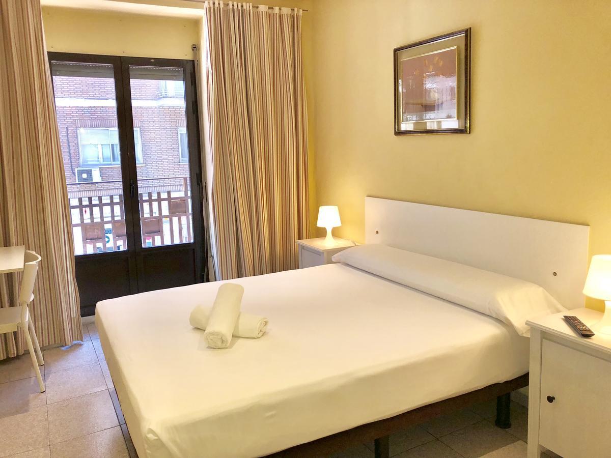 Hostal Arriaza Madrid Exteriör bild