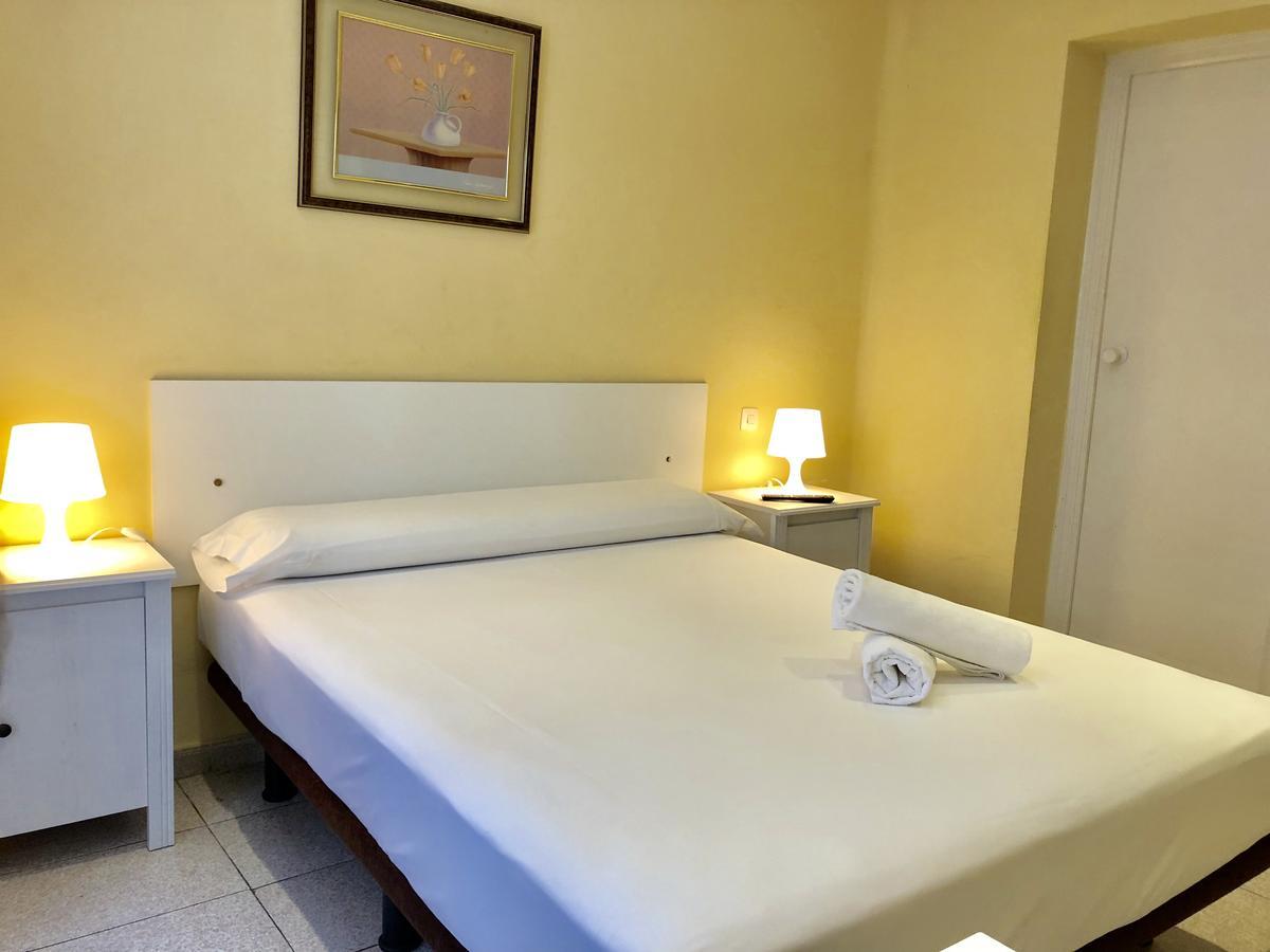 Hostal Arriaza Madrid Exteriör bild