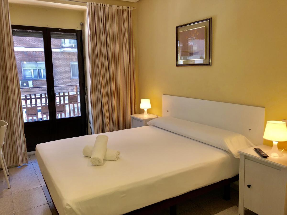 Hostal Arriaza Madrid Exteriör bild