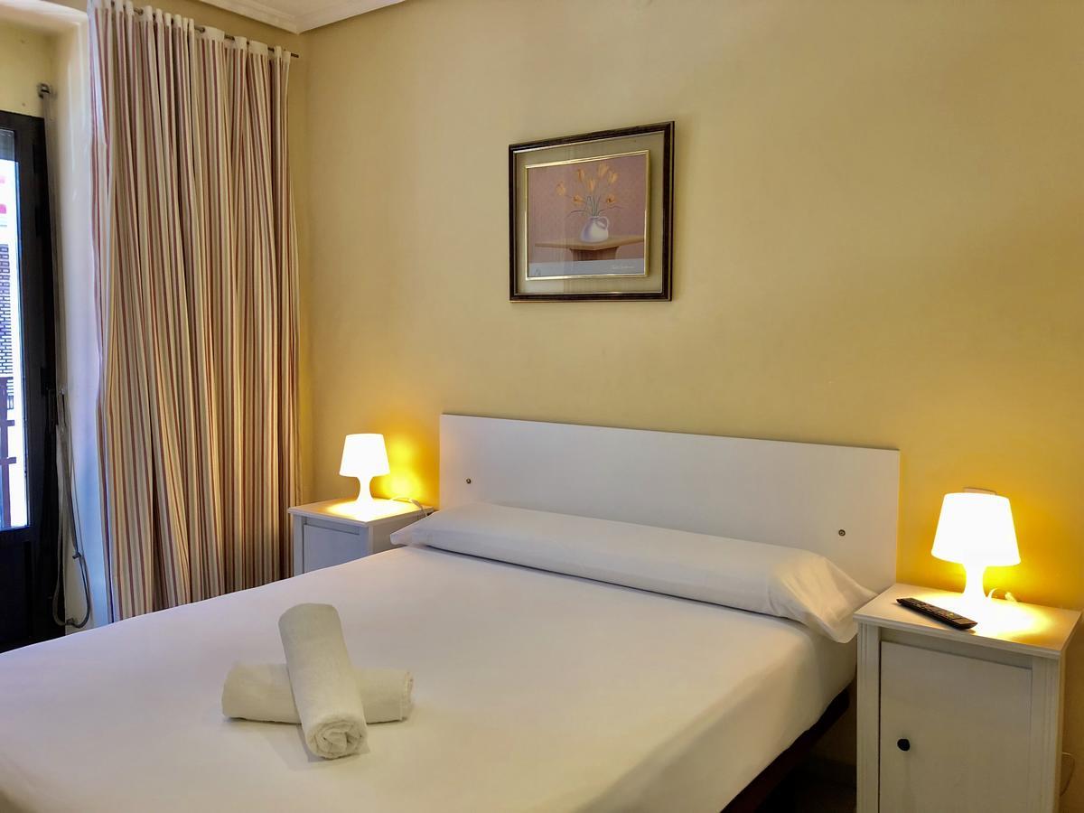 Hostal Arriaza Madrid Exteriör bild