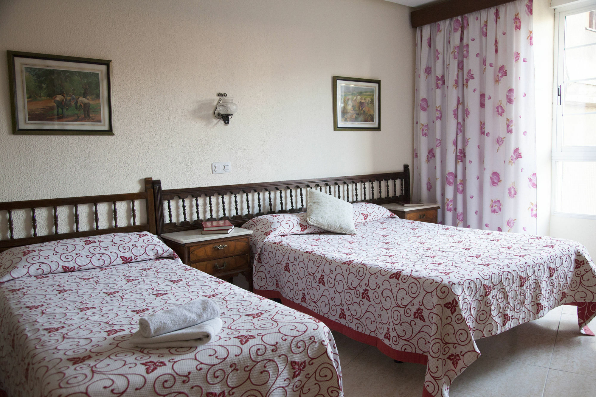Hostal Arriaza Madrid Exteriör bild