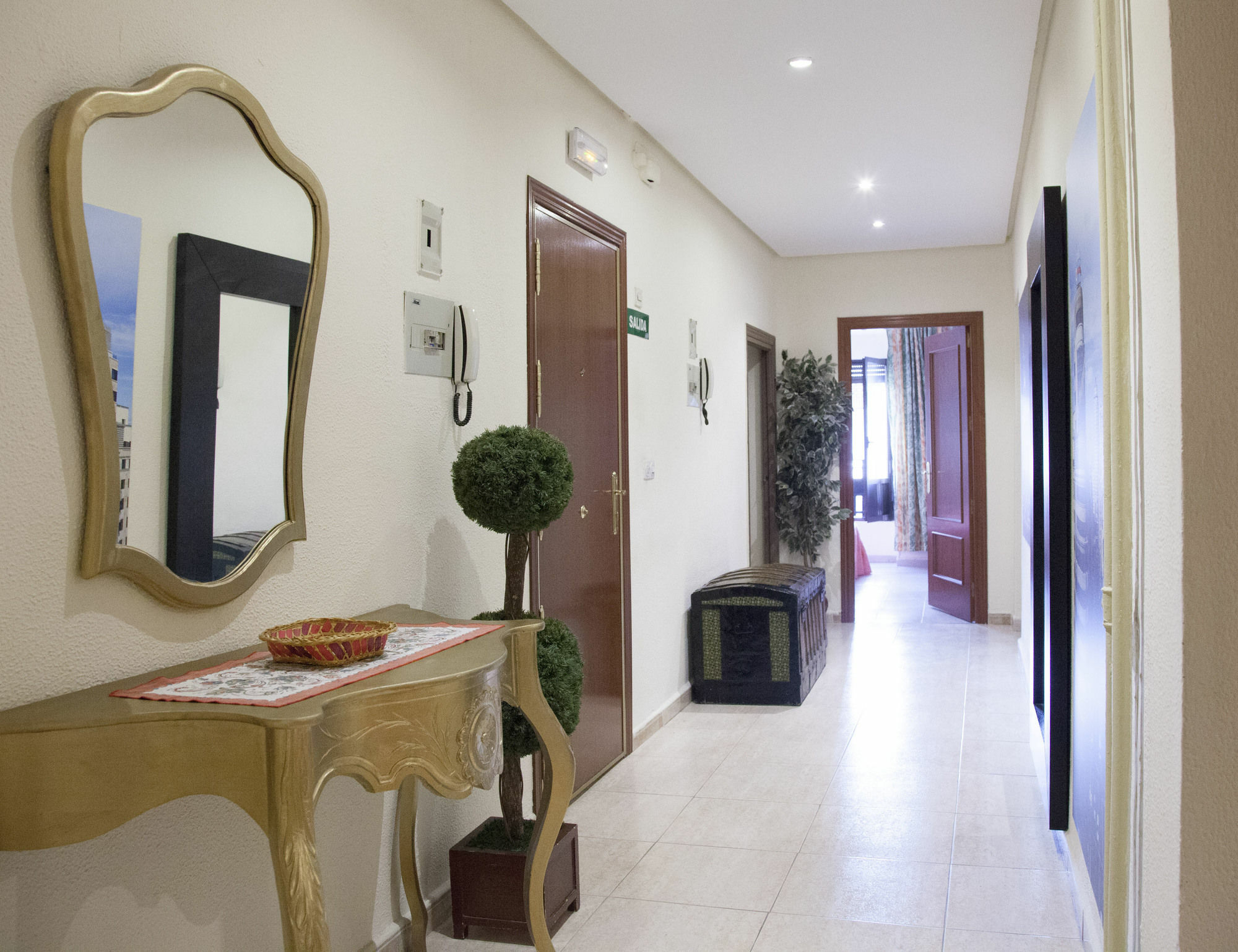 Hostal Arriaza Madrid Exteriör bild
