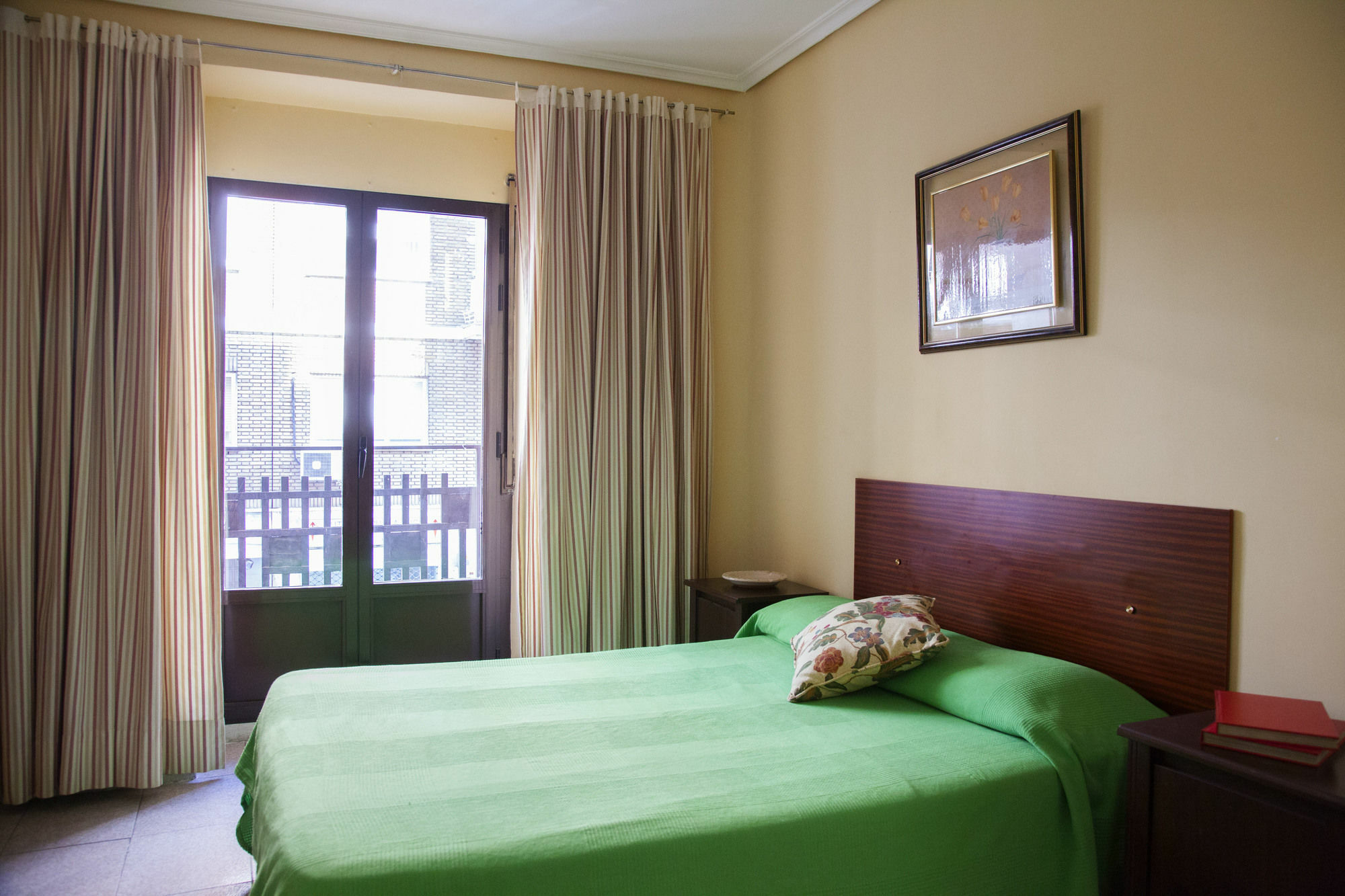 Hostal Arriaza Madrid Exteriör bild
